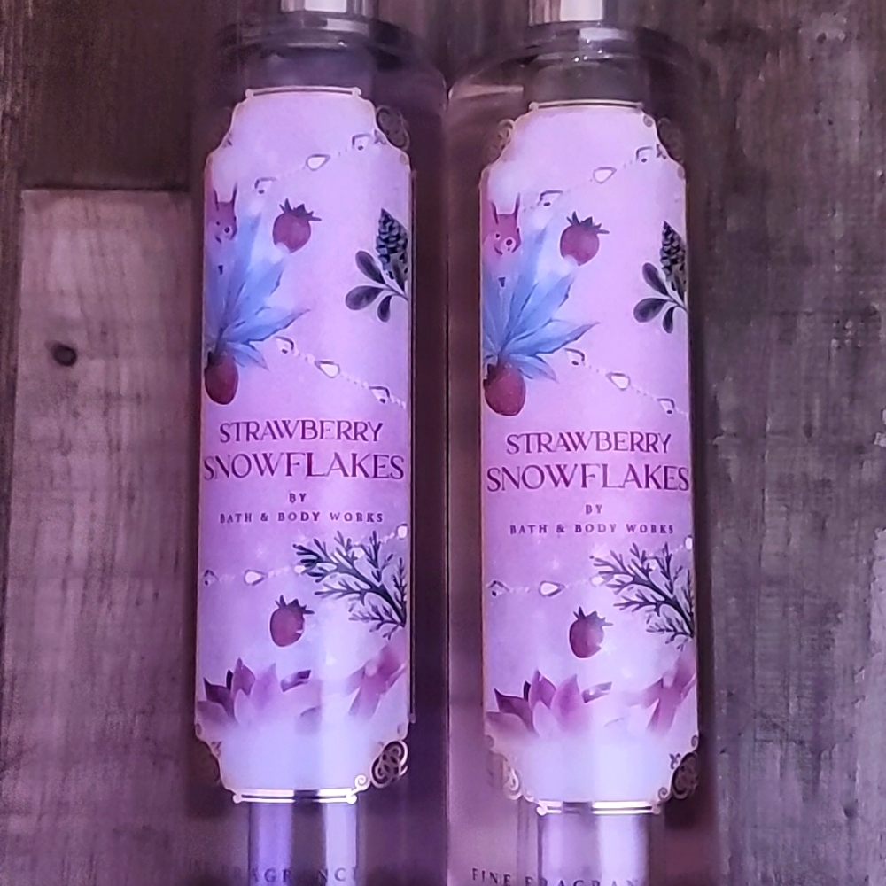 2 Bath & Body Works Strawberry Snowflakes Fine Frangrance Mists - Full Size 🍓❄️